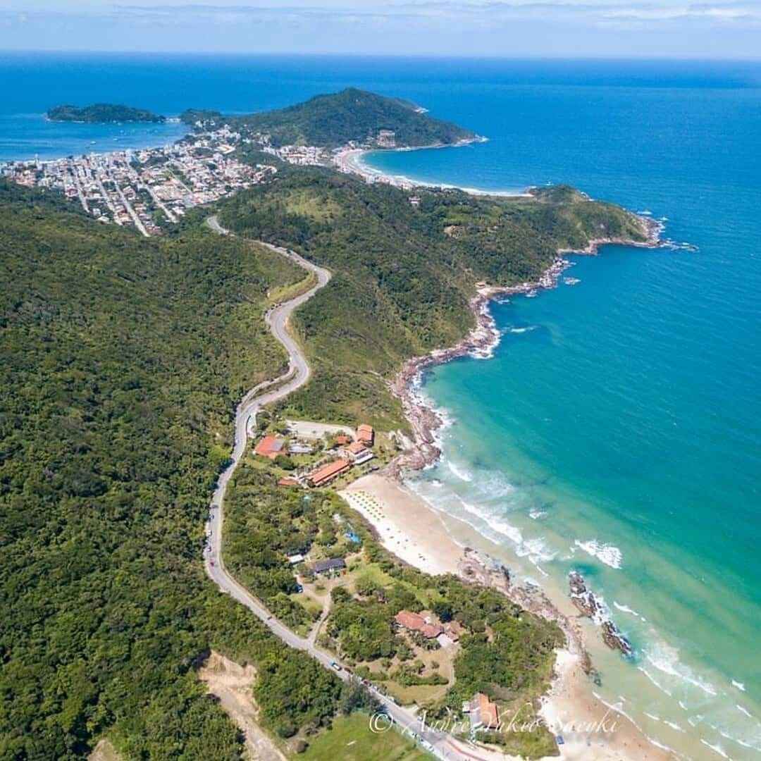 Vista aérea do litoral de Bombinhas.